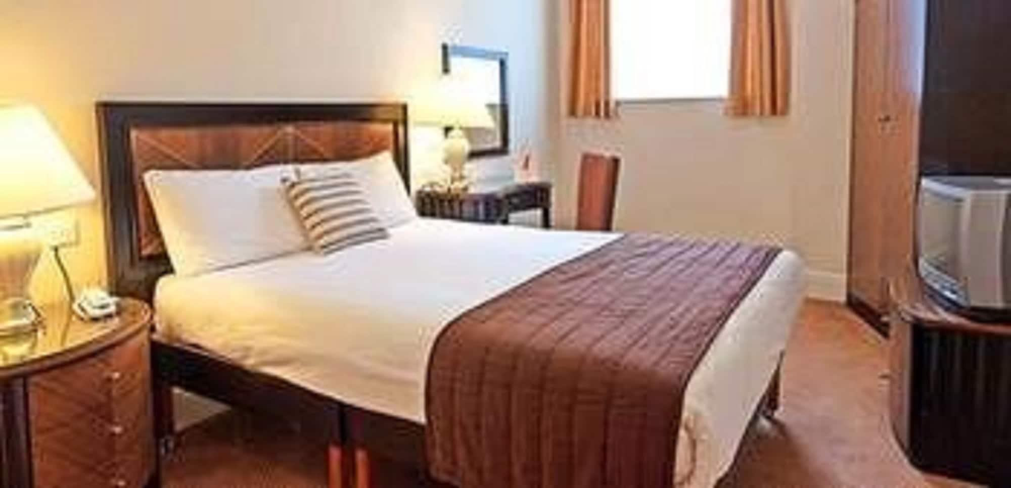 Russ Hill Hotel Charlwood Eksteriør billede