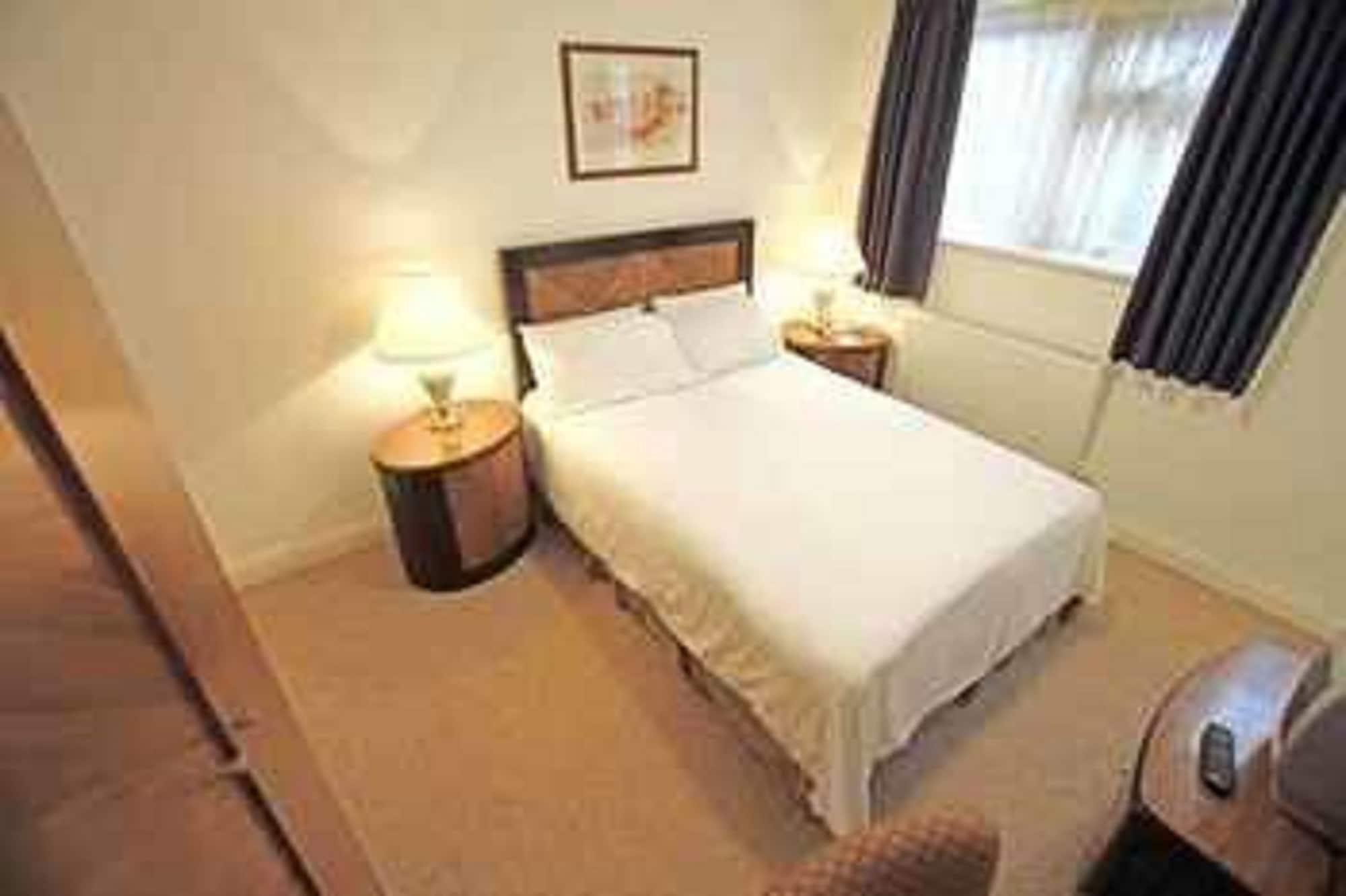 Russ Hill Hotel Charlwood Eksteriør billede