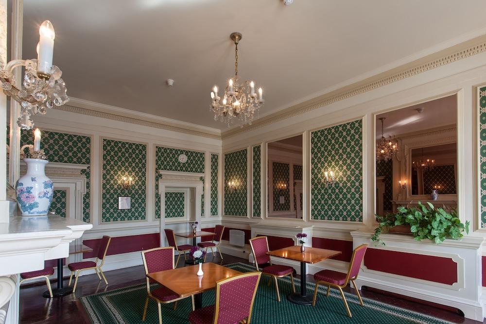 Russ Hill Hotel Charlwood Eksteriør billede