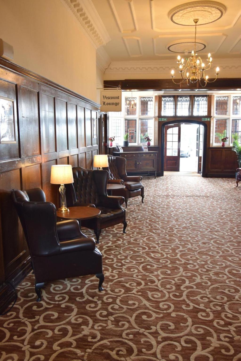 Russ Hill Hotel Charlwood Eksteriør billede