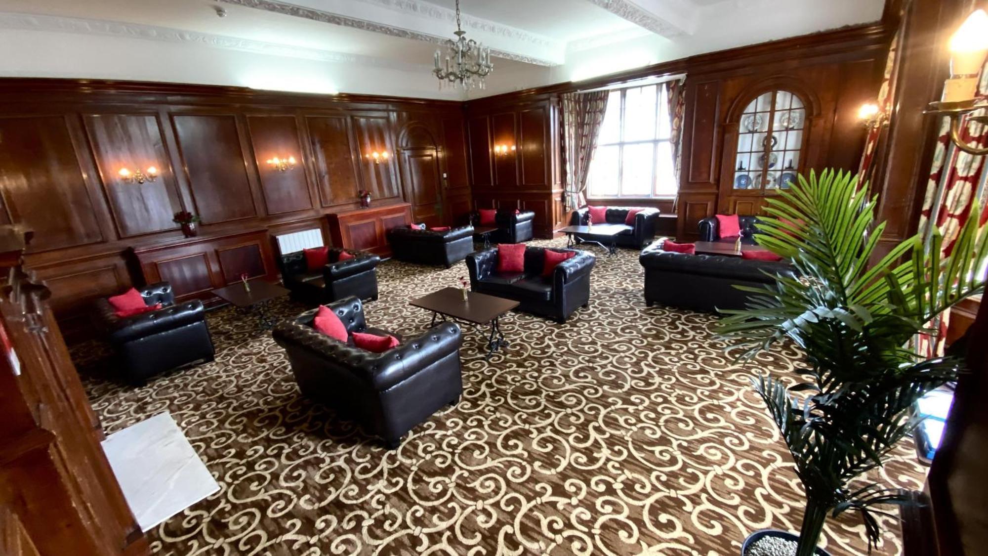 Russ Hill Hotel Charlwood Eksteriør billede